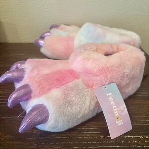 Kids Pink Plush Feetmoji Monster Claw Slippers size 4/5 new with tags